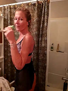 Snapshot of PhynneNicole chatting on November 25, 2025, 5:35 pm PhynneNicole online show from November 25, 2025, 5:35 pm