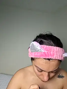 AmaiaSalvatore online show from September 19, 2025, 9:37 pm