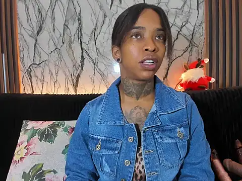 Pauline Fox online show from December 14, 2025, 1:33 am