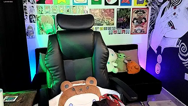 Yuhwan  online show from November 25, 2025, 11:05 pm