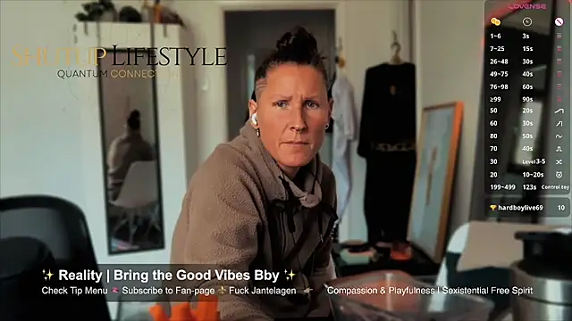 SwingWingWomanSweden online show from May 21, 2026, 11:06 am