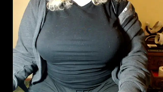 LunoviaXL online show from November 20, 2025, 9:58 pm