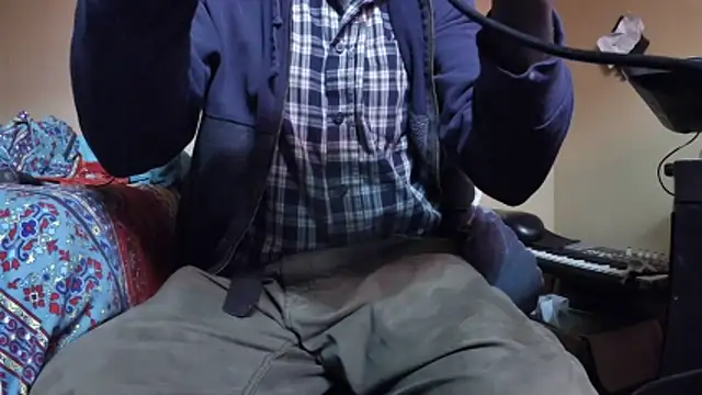 Snapshot of EYEzIAM chatting on December 18, 2025, 6:52 am EYEzIAM online show from December 18, 2025, 6:52 am