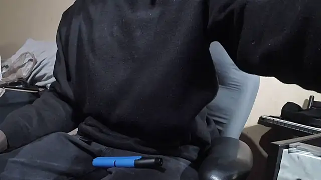 Snapshot of EYEzIAM chatting on February 4, 2026, 6:41 am EYEzIAM online show from February 4, 2026, 6:41 am