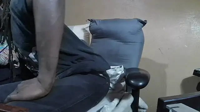 Snapshot of EYEzIAM chatting on February 5, 2026, 9:58 am EYEzIAM online show from February 5, 2026, 9:58 am