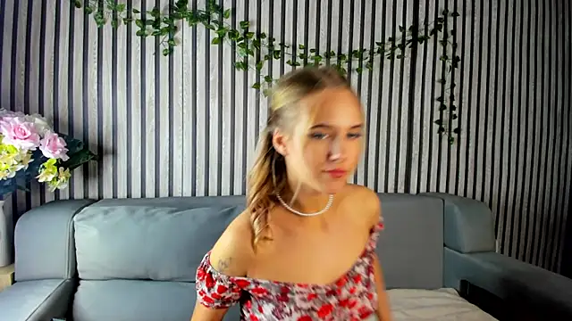 Casey Sweeet online show from November 6, 2025, 5:14 pm