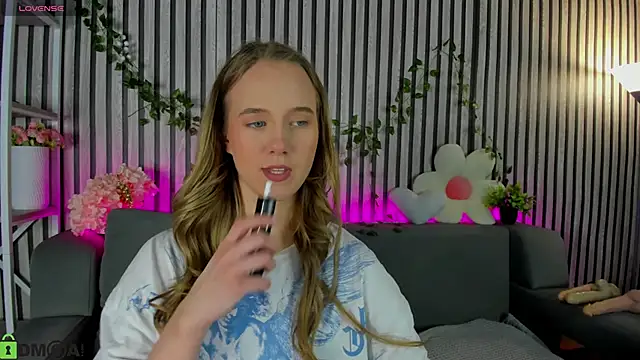 Snapshot of Casey_Sweeet chatting on March 3, 2026, 12:11 pm Casey Sweeet online show from March 3, 2026, 12:11 pm