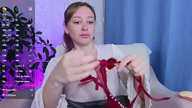 Snapshot of evashiny_ chatting on June 19, 2026, 1:43 am evashiny online show from June 19, 2026, 1:43 am