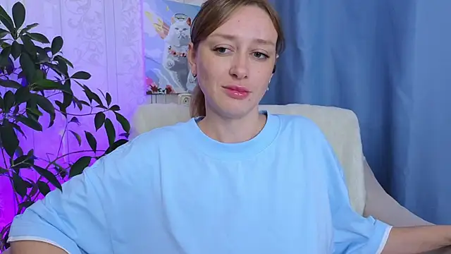 Snapshot of evashiny_ chatting on June 24, 2026, 1:37 am evashiny online show from June 24, 2026, 1:37 am