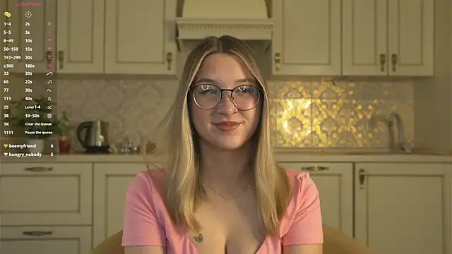 DarelleFaux online show from September 14, 2025, 3:16 am