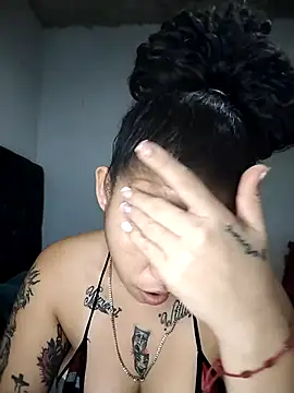 Snapshot of Vale_Nikol21 chatting on December 19, 2025, 2:29 am Vale Nikol21 online show from December 19, 2025, 2:29 am