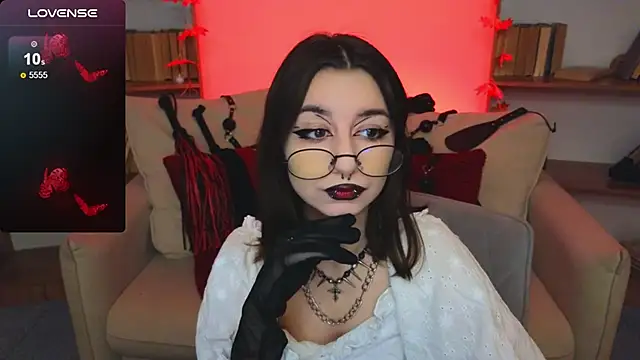 Snapshot of Mistress__Marcelline chatting on October 6, 2025, 9:29 am Mistress Marcelline online show from October 6, 2025, 9:29 am