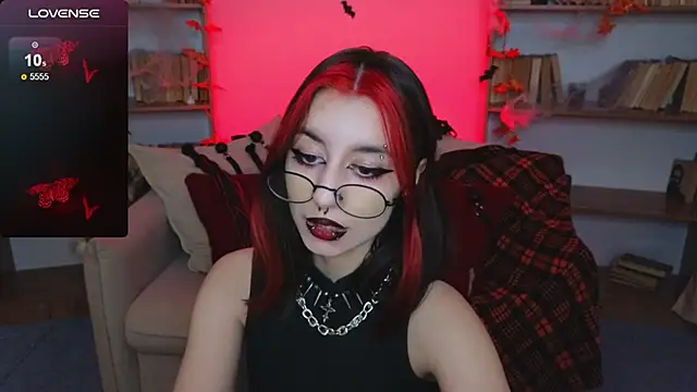 Snapshot of Mistress__Marcelline chatting on October 29, 2025, 9:44 am Mistress Marcelline online show from October 29, 2025, 9:44 am