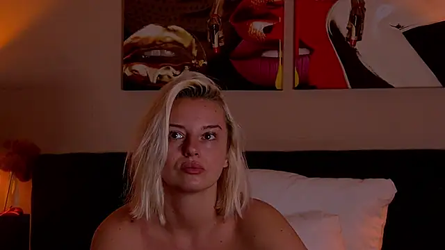 Snapshot of NataliaVelour chatting on September 29, 2025, 4:06 am NataliaVelour online show from September 29, 2025, 4:06 am