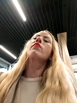 Snapshot of DeeA_Blondy chatting on September 21, 2025, 4:14 am DeeA Blondy online show from September 21, 2025, 4:14 am