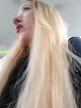 Snapshot of DeeA_Blondy chatting on December 2, 2025, 6:52 am DeeA Blondy online show from December 2, 2025, 6:52 am