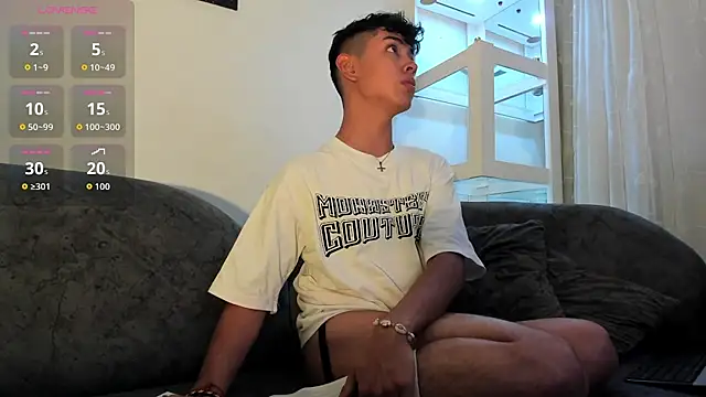 Snapshot of LoganTwink18 chatting on September 13, 2025, 7:46 pm LoganTwink18 online show from September 13, 2025, 7:46 pm