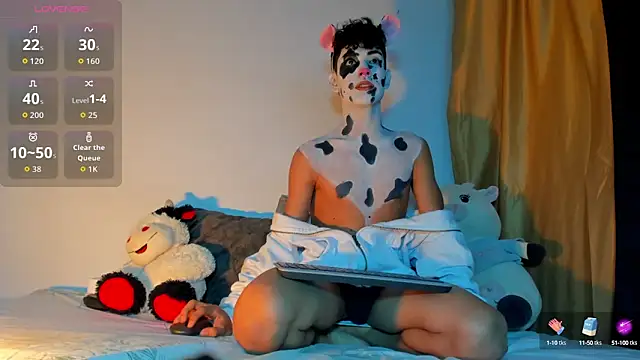 Snapshot of LoganTwink18 chatting on October 9, 2025, 10:19 pm LoganTwink18 online show from October 9, 2025, 10:19 pm