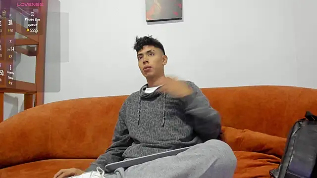 Snapshot of LoganTwink18 chatting on October 22, 2025, 10:59 am LoganTwink18 online show from October 22, 2025, 10:59 am