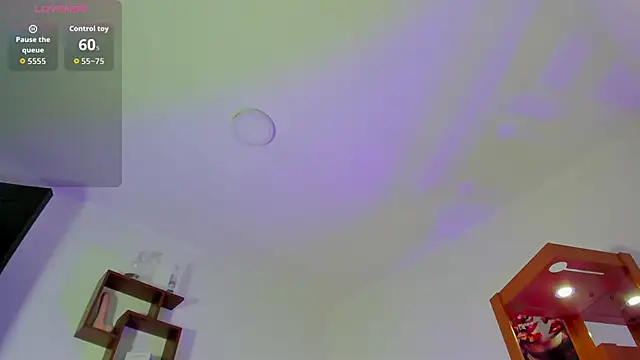 Snapshot of LoganTwink18 chatting on November 7, 2025, 1:44 pm LoganTwink18 online show from November 7, 2025, 1:44 pm