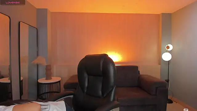 SophieHouston  online show from June 5, 2026, 2:51 am