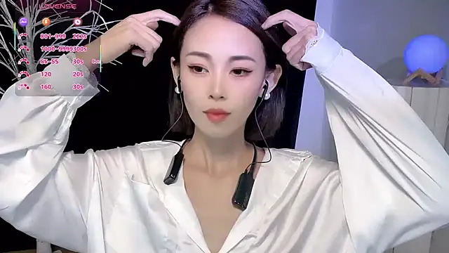 xiaoyue8888 online show from September 20, 2025, 1:01 pm