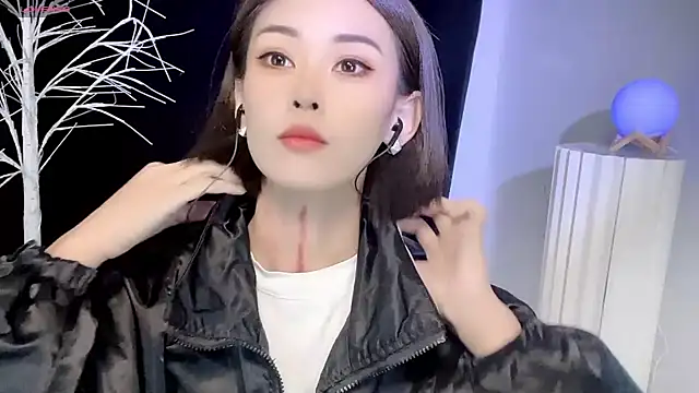 xiaoyue8888 online show from September 22, 2025, 12:01 am