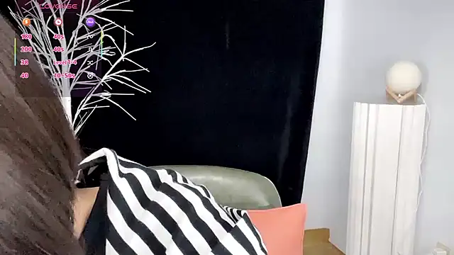 xiaoyue8888 online show from October 3, 2025, 1:57 am