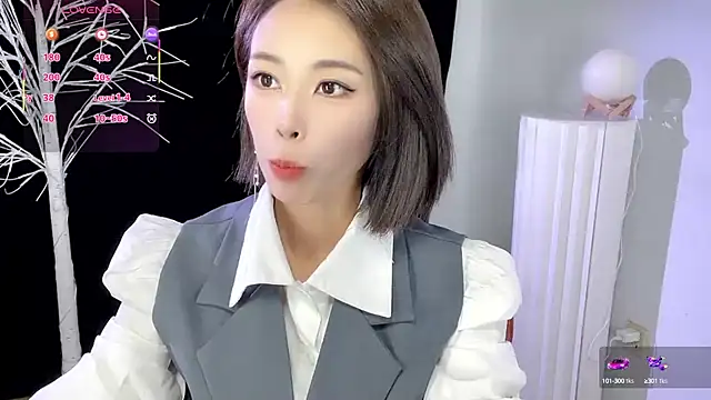 xiaoyue8888 online show from October 4, 2025, 1:58 am