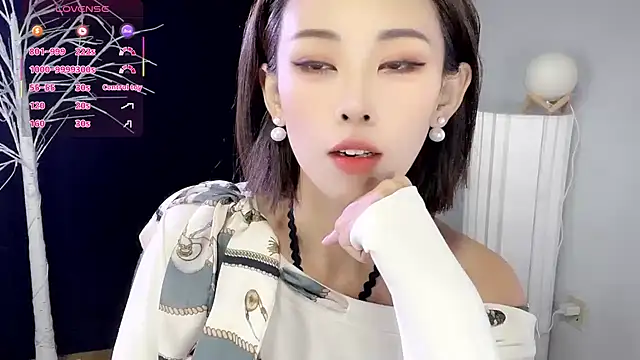 xiaoyue8888 online show from October 8, 2025, 1:58 am