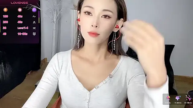 xiaoyue8888 online show from December 21, 2025, 3:24 am