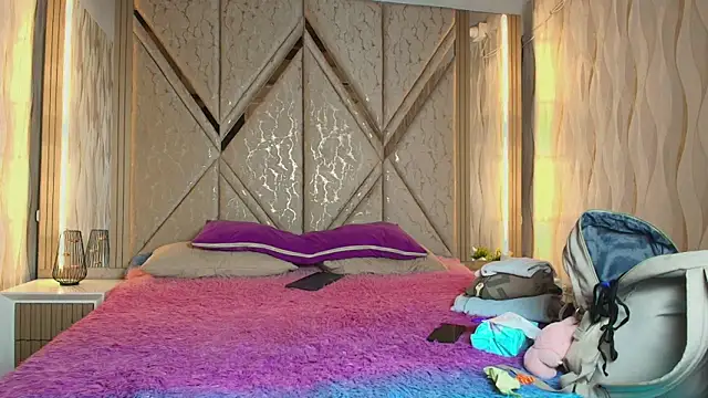 Hotcouple 222 online show from February 4, 2026, 7:25 am