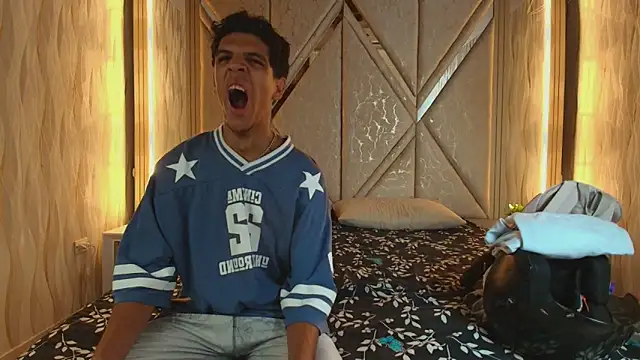 Hotcouple 222 online show from February 8, 2026, 7:23 am