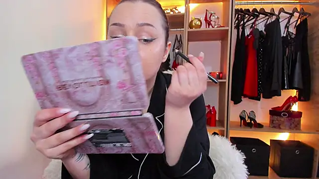 XynthiaHS online show from November 15, 2025, 8:44 am