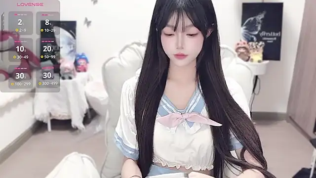 -EEBABY online show from November 1, 2025, 1:35 pm