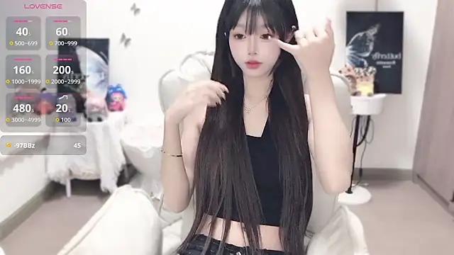 -EEBABY online show from November 18, 2025, 3:05 pm