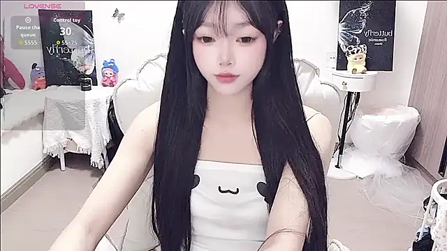 -EEBABY online show from May 13, 2026, 4:04 pm