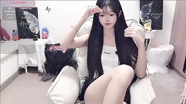 -EEBABY online show from May 17, 2026, 7:43 pm