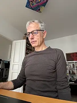 Snapshot of SexyLeon8 chatting on November 11, 2025, 8:36 am SexyLeon8 online show from November 11, 2025, 8:36 am