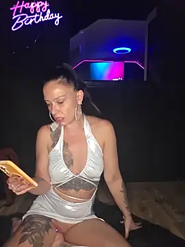 littleladyshelly online show from May 20, 2026, 1:28 pm