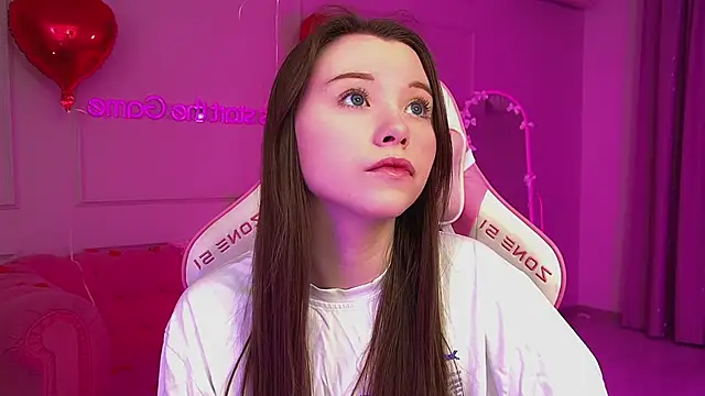 KeiraAsti online show from February 10, 2026, 6:34 pm