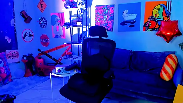 MaryHarrys online show from April 30, 2026, 2:29 am