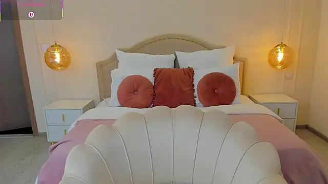 Snapshot of MilaMour chatting on November 30, 2025, 5:39 pm MilaMour online show from November 30, 2025, 5:39 pm