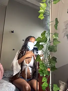 Snapshot of StrawberryXpeach chatting on March 28, 2026, 5:23 pm StrawberryXpeach online show from March 28, 2026, 5:23 pm