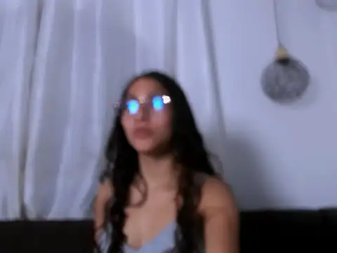 Akira Hime online show from December 16, 2025, 4:28 am