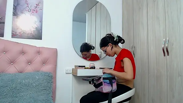 pinky f00x online show from December 21, 2025, 7:43 pm