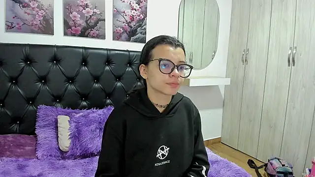 pinky f00x online show from July 23, 2026, 9:13 pm