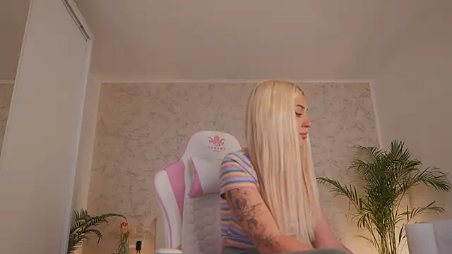 daisyblushh online show from April 9, 2026, 4:01 pm