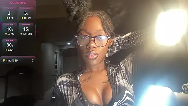 maskedgirl5005 online show from September 26, 2025, 9:52 pm