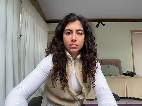 deusaludovica online show from May 19, 2026, 6:58 pm